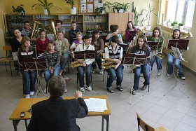 Próby Młodzieżowej Orkiestry Dętej odbywają się dwa razy w tygodniu.