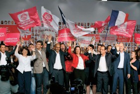 Zjazd Partii Socjalistycznej w La Rochelle: Martine Aubry (druga od lewej), Ségolène Royal (piąta od lewej) i François Hollande (szósty od lewej). Jeśli lewica chce wygrać, musi wyłonić silnego kandydata.
