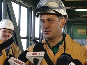 Grzegorz Napieralski po wyjeździe na powierzchnię w jastrzębskiej kopalni Zofiówka podkreślał, że dzięki tej wizycie dowiedział się, jak ciężka jest praca górników.