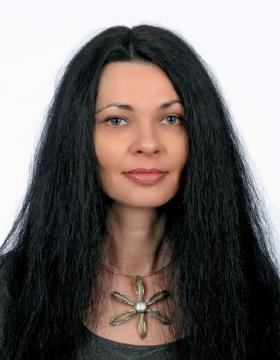 Iwona Ramus – wieloletni dydaktyk, absolwentka Wydziału Prawa i Administracji na UMCS w Lublinie.
