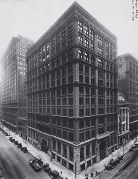 Pierwszy oficjalny wieżowiec świata w 1885 r. zbudowano w Chicago.