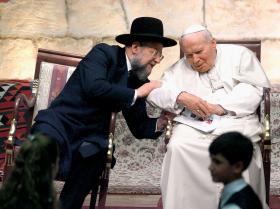 Rabin Israel Lau i Jan Paweł II podczas papieskiej wizyty w Izraelu w 2000 r.