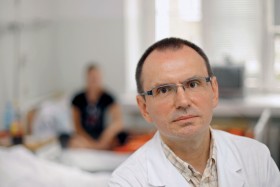 Zdaniem Dr. Wojciecha Skorupy żmudne procedury administracyjne zmniejszają szanse na udany przeszczep płuc.