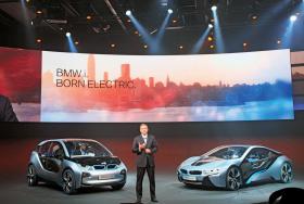 Samochody z nowej serii BMW „i”. Oba auta są na prąd a w sprzedaży mają pojawić się w 2013 roku.