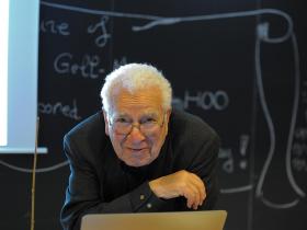 „Dla kształtu Santa Fe Institute kluczowy był głos Murray'a Gell-Mann'a”.