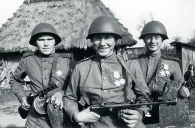 Żołnierze Armii Czerwonej na ziemiach polskich, 1945 r.