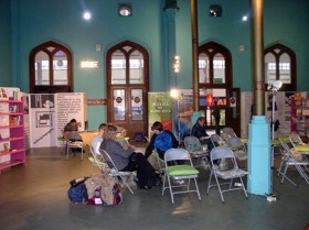 W 2009 roku w ramach akcji  ”Poczytalnia” na wrocławskim dworcu przygotowano kącik z prasą i książkami , spektakle oraz warsztaty dla dzieci.