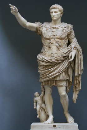 Ważnym elementem nowych porządków, zaprowadzonych przez Augusta w Imperium, był powrót do tradycyjnej, surowej rzymskiej moralności.