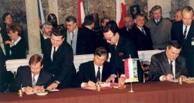 Powołanie Grupy w Wyszehradzie w lutym 1991 r. Od lewej: prezydent Vaclav Havel, premier Węgier József Antall i Lech Wałęsa.