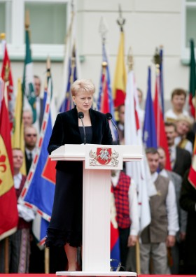 Żaden łotewski polityk nie może się też pochwalić takim poparciem jak litewska prezydent Dalia Grybauskaite