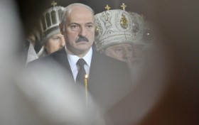 Prezydent Białorusi Aleksandr Łukaszenka. Teraz ma nową żonę, ale nie wiadomo, co stało się z poprzednią. Z tego związku ma ponoć najukochańszego synka.