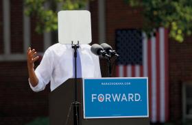 Obama zbyt często korzysta z telepromptera.