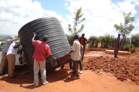 Codziennym problemem jest dla Masajów woda.