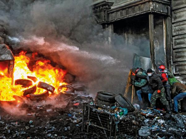 Ładunek gniewu zdetonował sam Wiktor Janukowycz, zgadzając się na pacyfikację studenckiego miasteczka namiotowego na Majdanie w Kijowie.