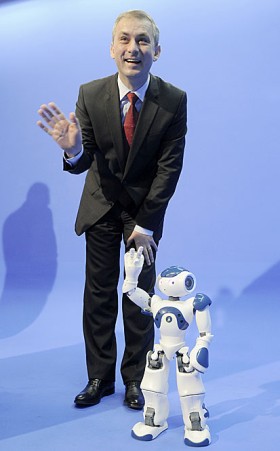 Nadesłał:HOMER'Roboty wszystkich generacji łączcie się!'