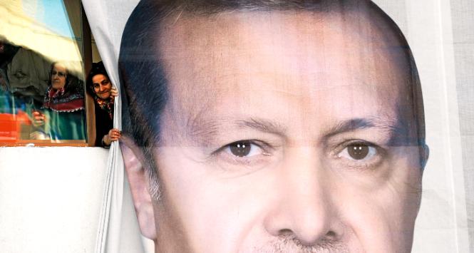 Erdoğan, odwołując się do osmańskiej potęgi, gra na dawnych imperialnych sentymentach.