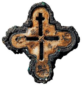 Relikwiarz z pozłacanej blachy brązowej na fragment Krzyża Chrystusa, prawdopodobnie prezent Ottona III dla Bolesława Chrobrego