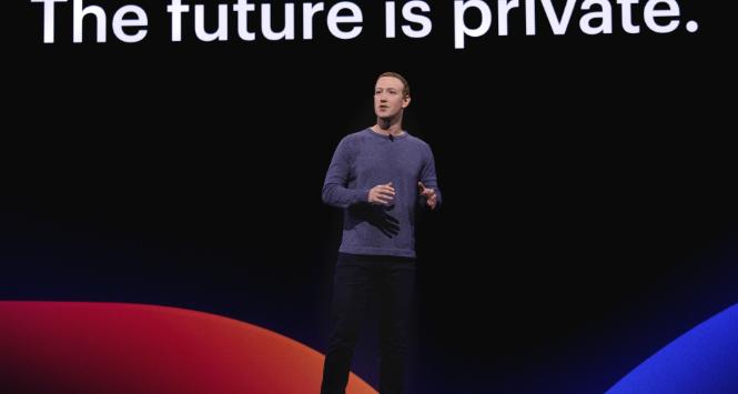 Mark Zuckerberg wystąpił na tle napisu: „The future is private”.