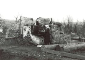 Spalone przez UPA zabudowania miejscowości Bukowsko, 1946 r.