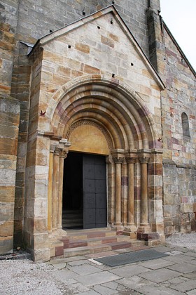 Sulejów. Portal kościoła p.w. św. Tomasza