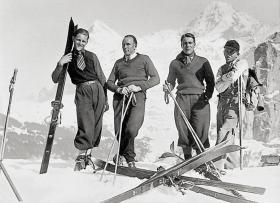 Narciarze alpejscy w Mürren w kantonie Berno. Mürren leży na wysokości 1650 m n.p.m. u stóp takich szczytów Alp Berneńskich jak Schilthorn, Jungfrau, Mönch czy Gspaltenhorn.