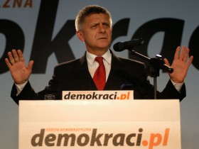 To był pierwszy i jedyny jak do tej pory tego typu przypadek w historii Polski. Popierany przez SLD premier Marek Belka porzucił Sojusz i w 2005 r. zgłosił akces do opozycyjnej i w dodatku pozaparlamentarnej opozycji spod znaku Partii Demokratycznej.