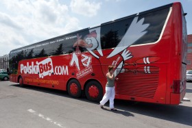 W połowie czerwca na polskie drogi wyruszyły czerwone autokary pod marką PolskiBus.
