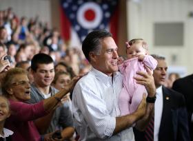 Mitt Romney odnosił sukcesy w biznesie, ale jako polityk słynie głównie z niezliczonych wolt światopoglądowych.
