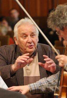 Henryk Mikołaj Górecki podczas pracy ze słynnym zespołem Kronos Quartet w Katowicach.