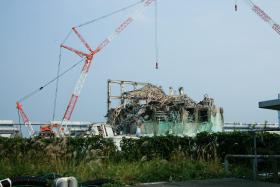Jeden z reaktorów elektrowni Fukuszima, wkrótce po zniszczeniu przez tsunami, w marcu 2011 r. Uczeni obliczają, że aż 23 elektrownie atomowe, zlikalizowane w południowej i południowowschodniej Azji, są usytułowane w miejscach zagrożonych uderzeniem fal.