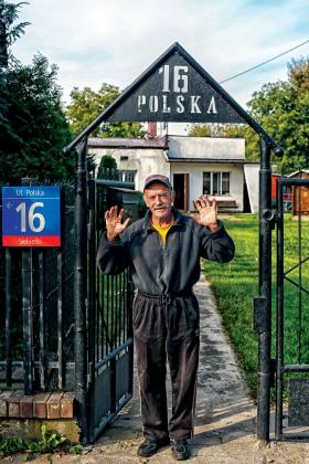 Ojciec Artura, Kazimierz, były ratownik na Jeziorku Czerniakowskim, z zaliczonym kursem bioenergoterapii (Polska 16).