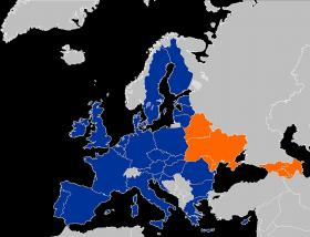 Kraje objęte programem Partnerstwo Wschodnie (zaznaczone na pomarańczowo): Białoruś, Ukraina, Mołdawia, Gruzja, Armenia i Azerbejdżan.