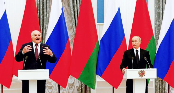 Aleksandr Łukaszenka i Władimir Putin na wrześniowej konferencji prasowej w Moskwie
