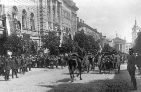 Wilno, 18 kwietnia 1922. Defilada wojskowa z okazji przyłączenia Wileńszczyzny do Polski.