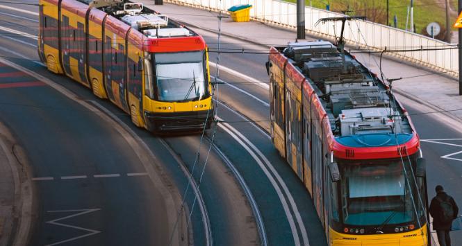 Dzięki unijnym funduszom w wielu miastach udało się rozbudować sieć tramwajową. To właśnie ten środek transportu odgrywa kluczową rolę w największych aglomeracjach.