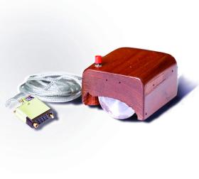 Pierwsza mysz komputerowa, skonstruowana według projektu Douglasa Engelbarta.