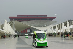 Hasłem przewodnim Expo w Szanghaju jest 'Lepsze miasto, lepsze życie'. Wielki nacisk położono na ekologię - po terenie wystawy poruszają się przyjazne środowisku elektryczne pojazdy.
