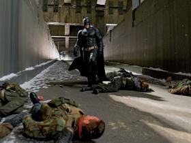 Batman nie jest obdarzony nadnaturalnymi zdolnościami, mimo to, będąc wrażliwym na ból i stres, dokonuje czynów niezwykłych.