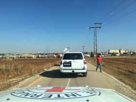 Konwój Międzynarodowego Komitetu Czerwonego Krzyża w drodze do Rastan.