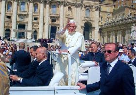 Polska katolicka ma trzech papieży: św. Jana Pawła II, Benedykta XVI i Franciszka. W takiej, a nie innej kolejności.