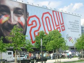 Plakat upamiętniający 20-lecie polsko-niemieckiego traktatu o dobrym sąsiedztwie. Berlin, 2011 r. W tym roku, w czerwcu, będziemy obchodzić ćwierćwiecze jego podpisania.
