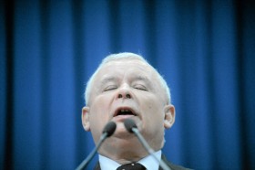 Jarosław Kaczyński najbardziej znany jest ze zdania: 'żadne krzyki nas nie przekonają, że białe jest białe, a czarne jest czarne'.