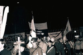 Manifestacja w pierwszą rocznicę śmierci ks. Jerzego.  Warszawa 3.11.1985