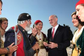 Wybory w 2009 r. Papandreu wygrał obiecując podwyżki podatków dla najbogatszych i wsparcie najuboższych.