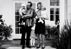 Rupert Murdoch z drugą żoną Anne i dziećmi, lata 70.