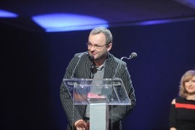Ignacy Karpowicz odbiera Paszport za powieść „Balladyny i romanse”.