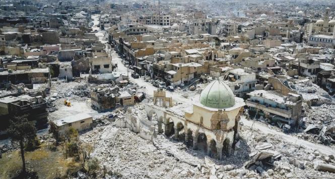 Zniszczony meczet Al-Nuri w Mosulu