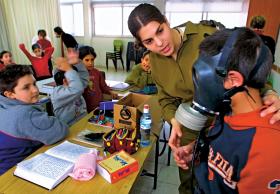 Ćwiczenia z obrony cywilnej w jednej ze szkół w Jerozolimie.
