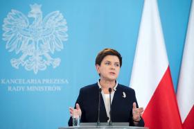 Inicjatorem powieszenia tablicy smoleńskiej na gmachu KPRM jest kancelaria premier Beaty Szydło.