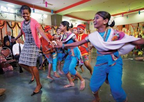 Michelle Obama podczas wizyty w Indiach została okrzyknięta 'tańczącą królową'.